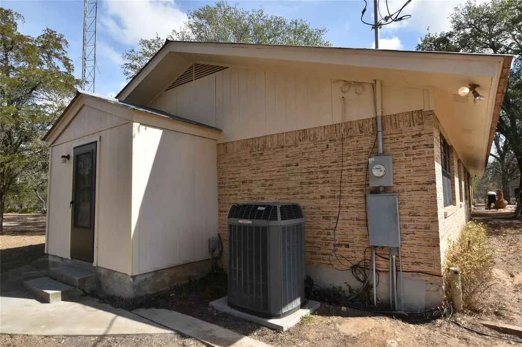 687 Fm 812 Road Red Rock TX 78662