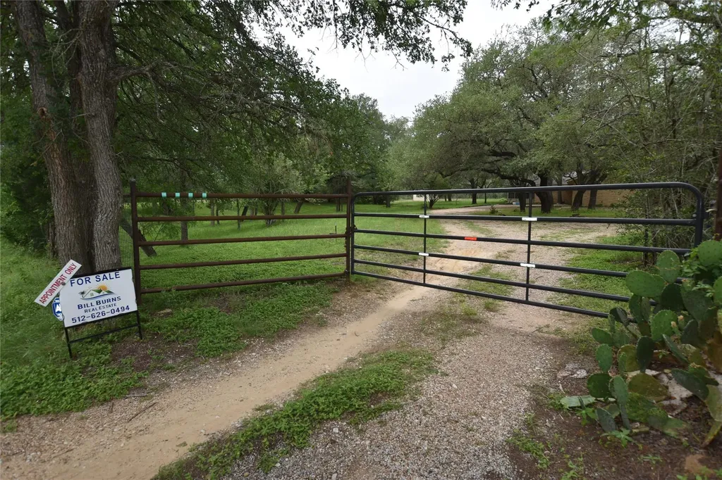 687 Fm 812 Road Red Rock TX 78662