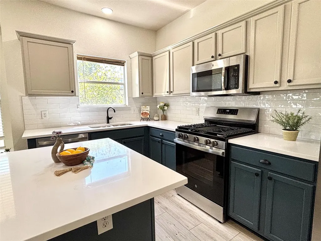 1104 Henderson Drive Leander TX 78641