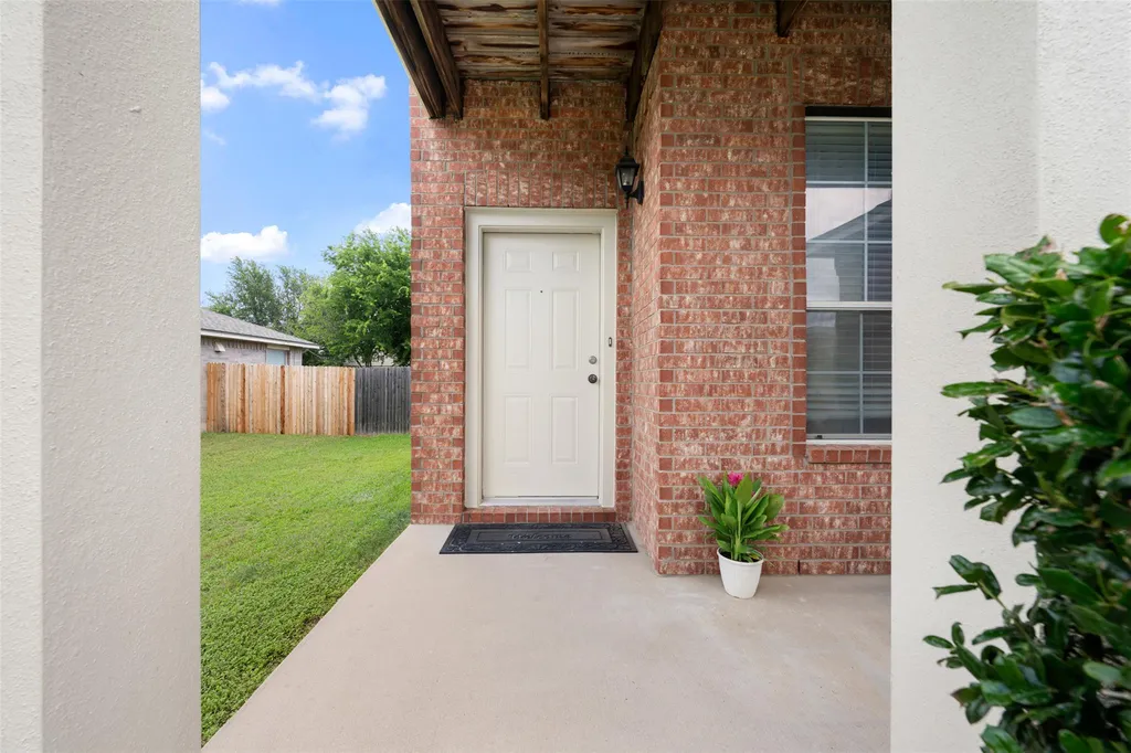 1104 Henderson Drive Leander TX 78641