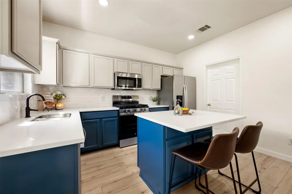 1104 Henderson Drive Leander TX 78641