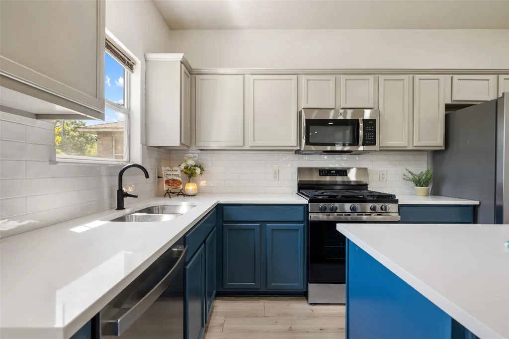 1104 Henderson Drive Leander TX 78641