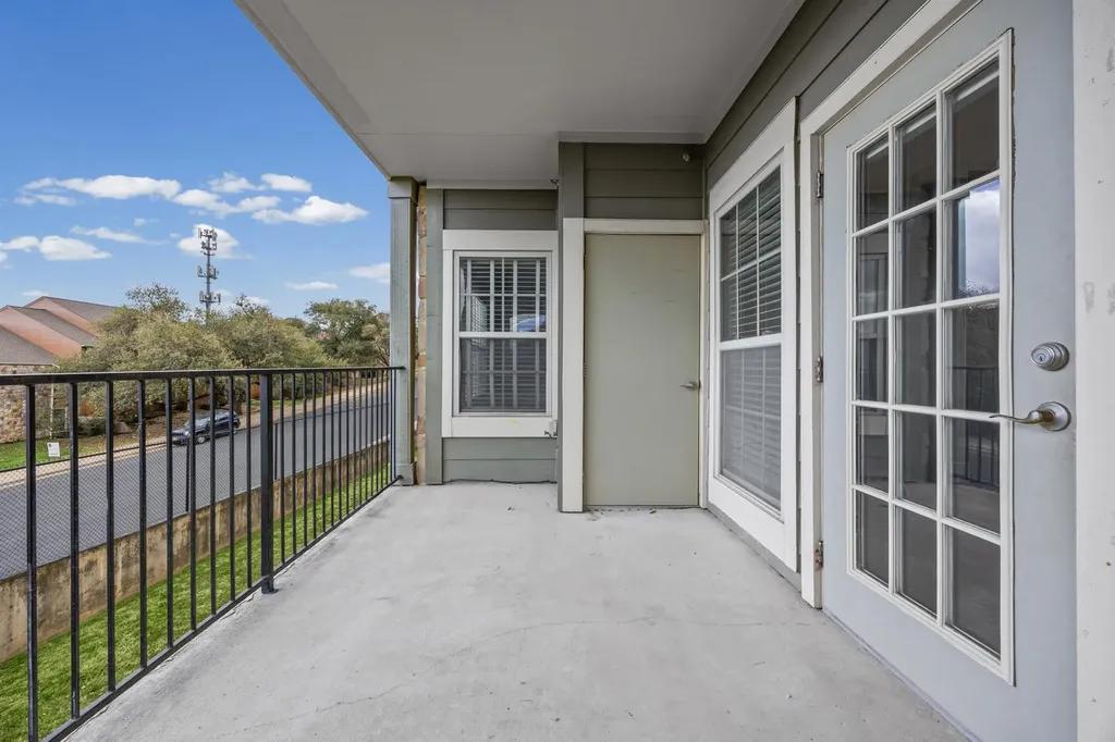 6810 Deatonhill Drive Austin TX 78745