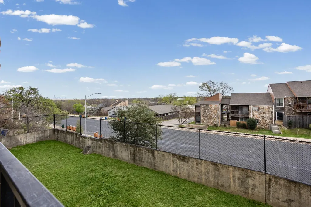 6810 Deatonhill Drive Austin TX 78745