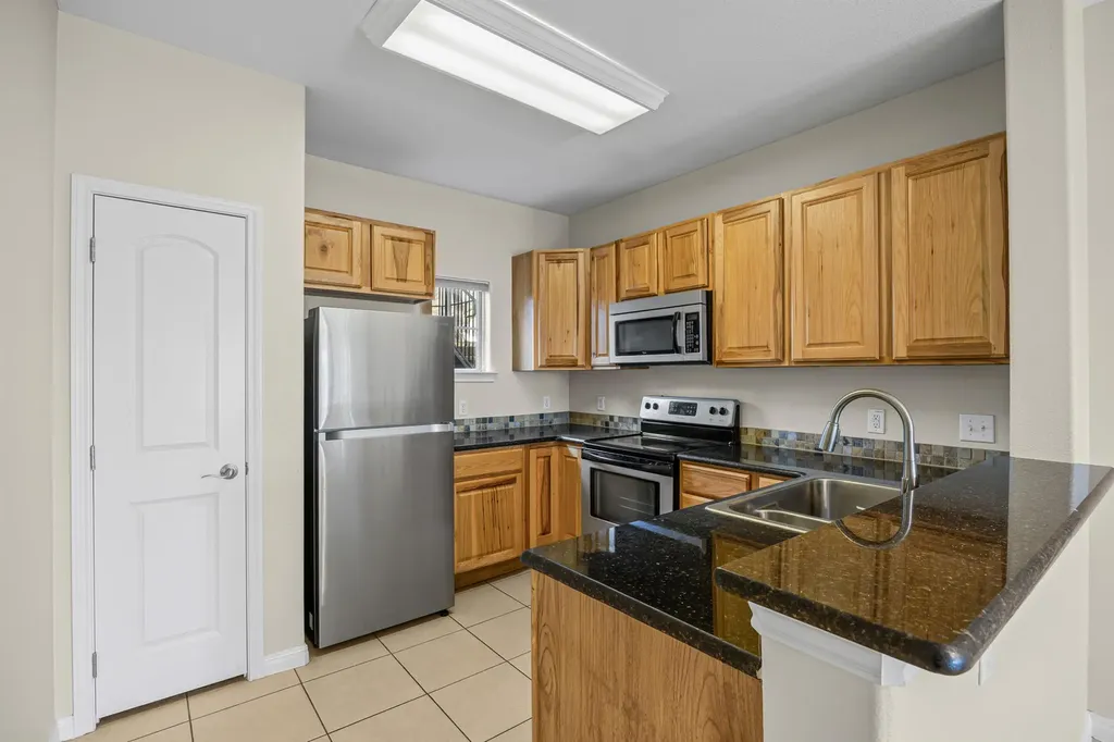 6810 Deatonhill Drive Austin TX 78745