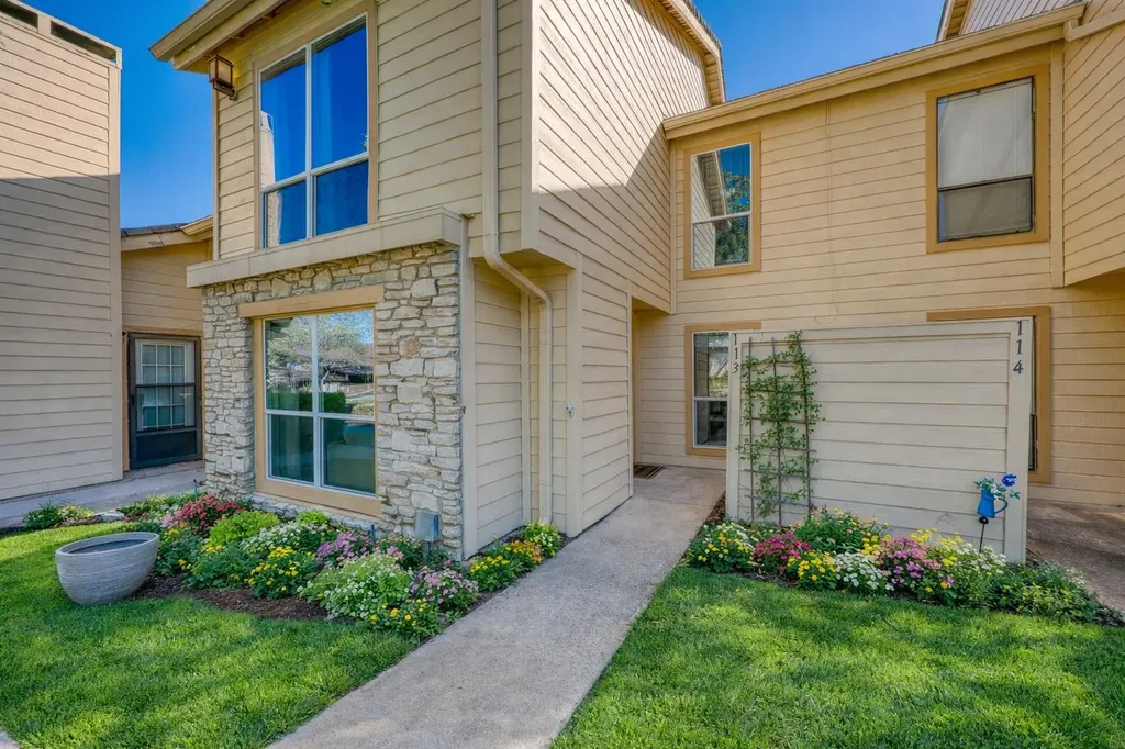 1209 Hi Stirrup Horseshoe Bay TX 78657