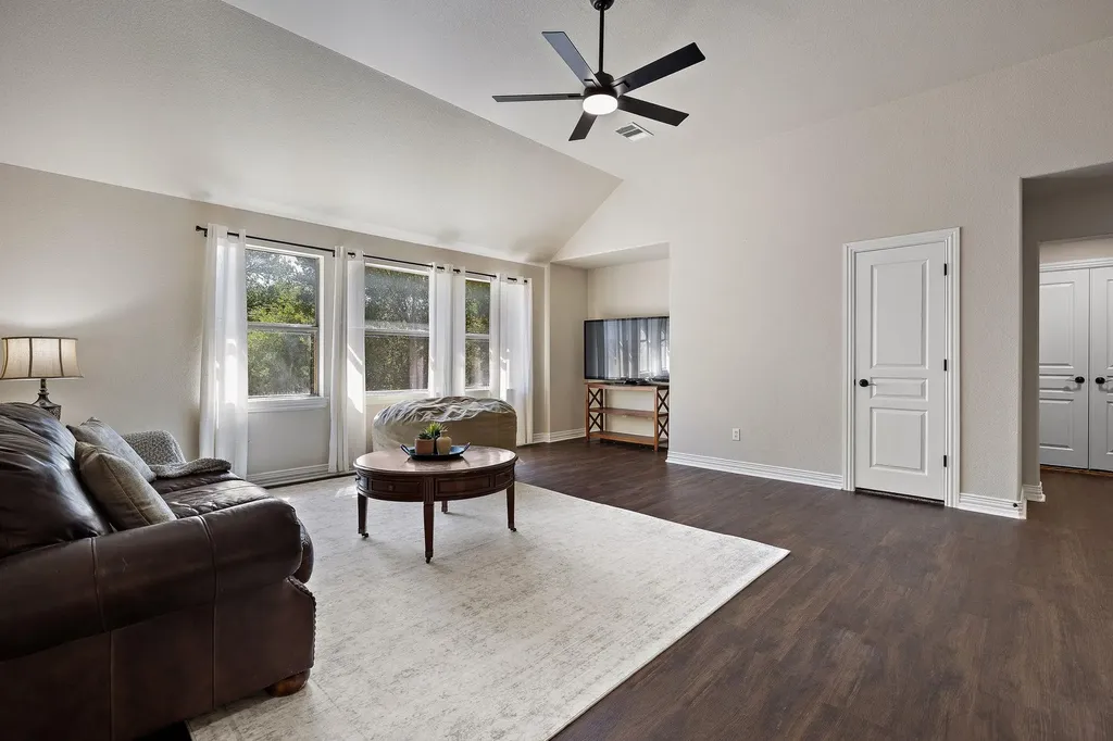 2237 Hamlet Circle Round Rock TX 78664
