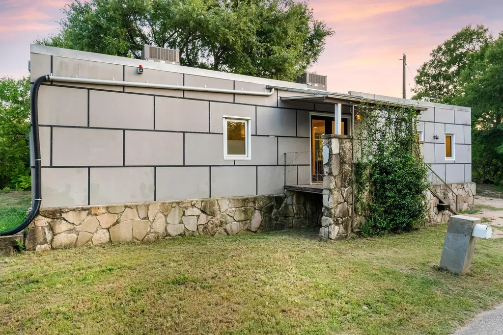 7689 Delwau Lane Austin TX 78725