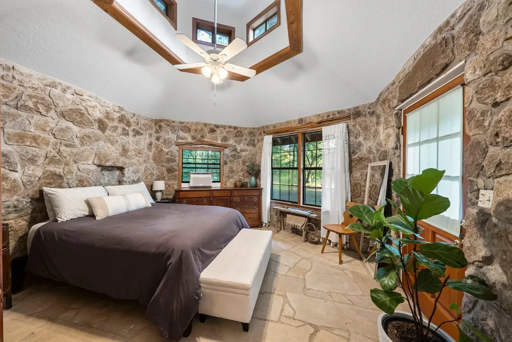 7689 Delwau Lane Austin TX 78725
