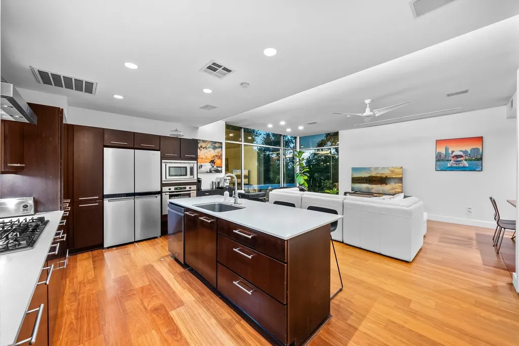 7689 Delwau Lane Austin TX 78725