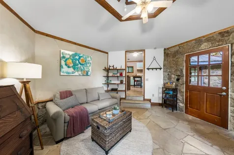 7689 Delwau Lane Austin TX 78725
