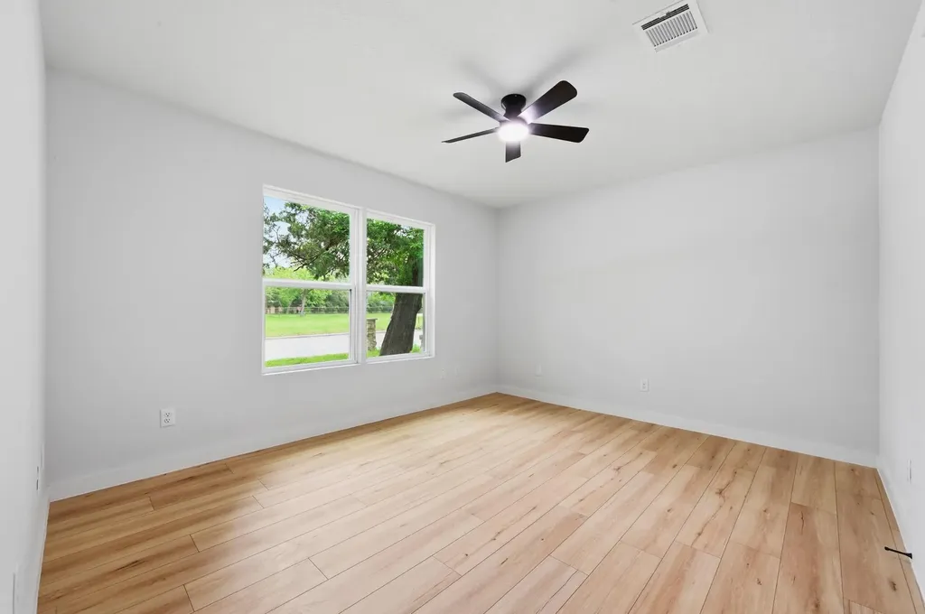827 Clearfork Street Lockhart TX 78644