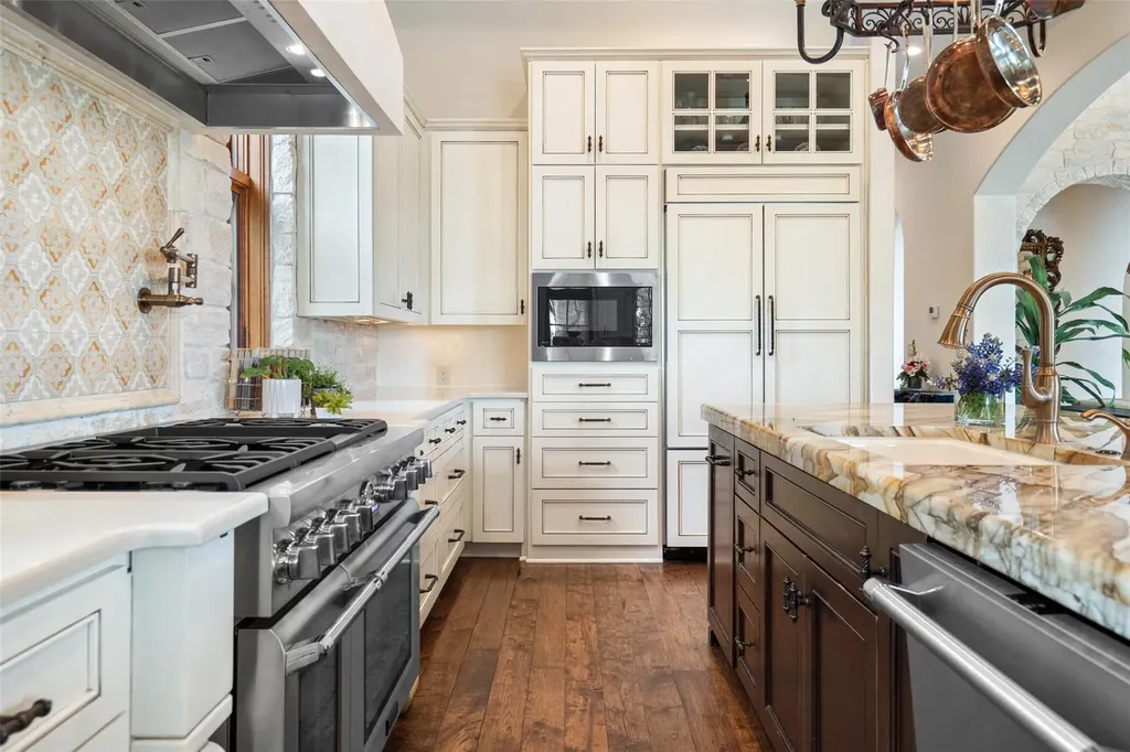 808 Rivercliff Drive Spicewood TX 78669