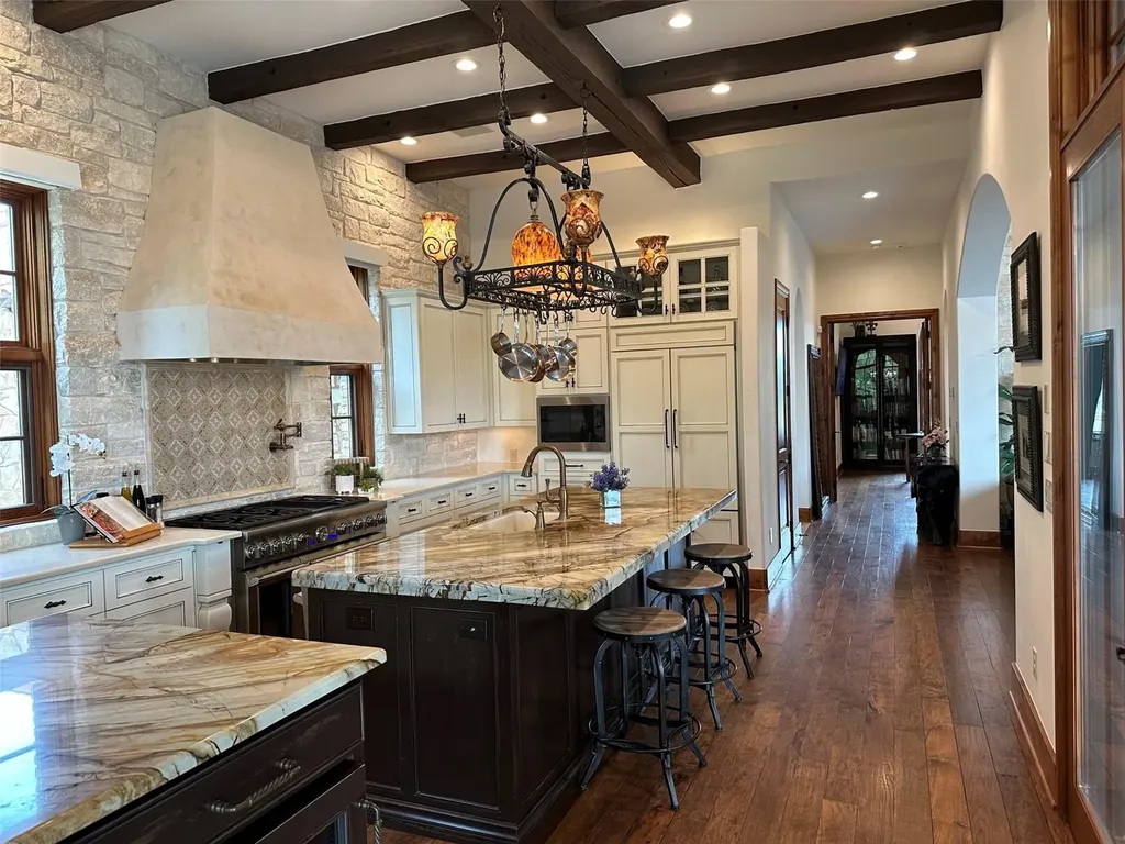 808 Rivercliff Drive Spicewood TX 78669