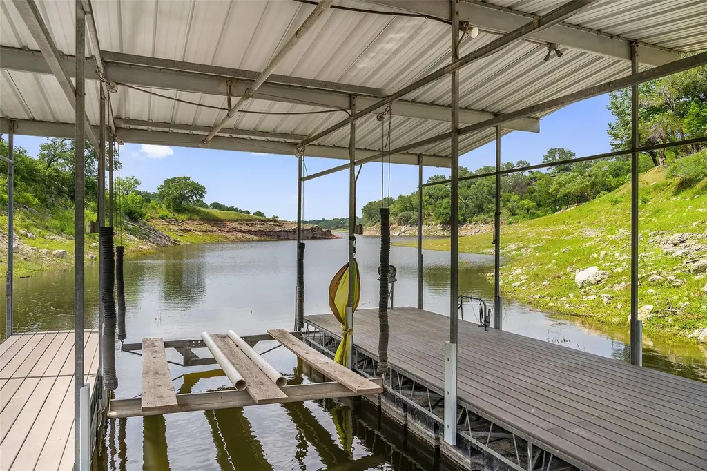 808 Rivercliff Drive Spicewood TX 78669