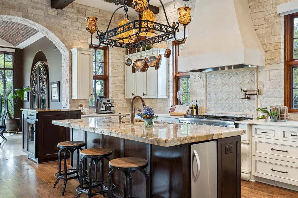 808 Rivercliff Drive Spicewood TX 78669