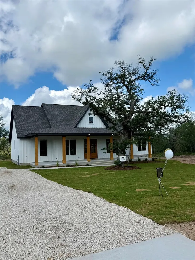 4952 Fm 672 Dale TX 78616