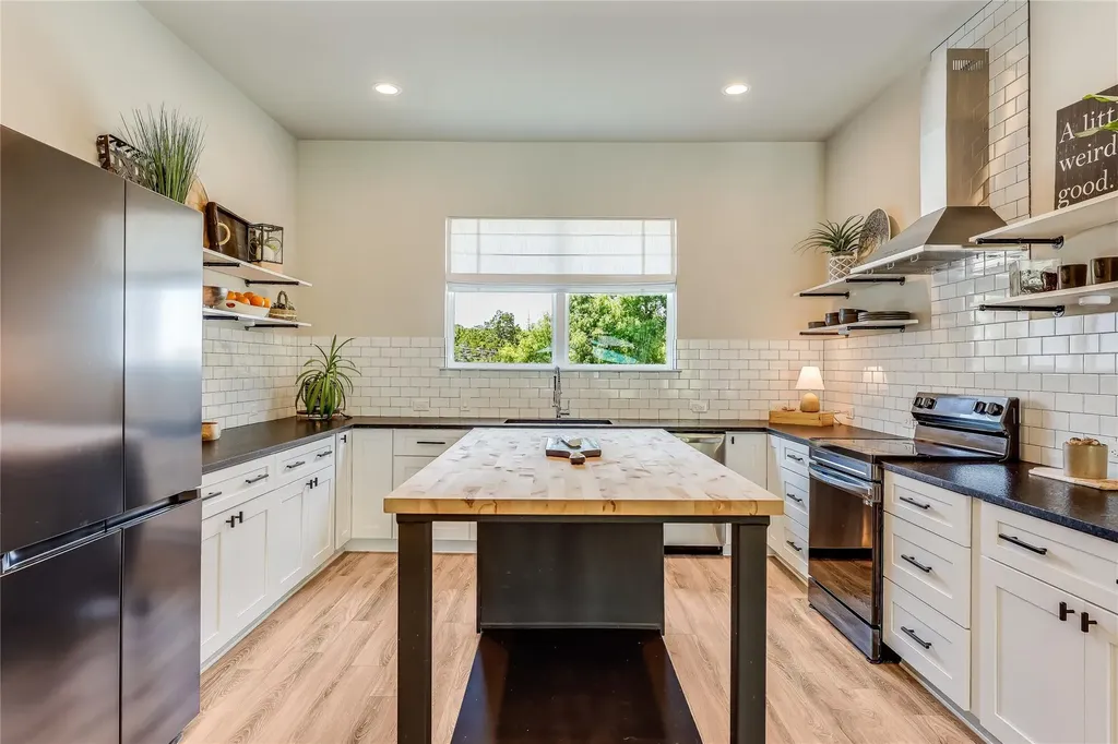 20702 Post Oak Drive Lago Vista TX 78645