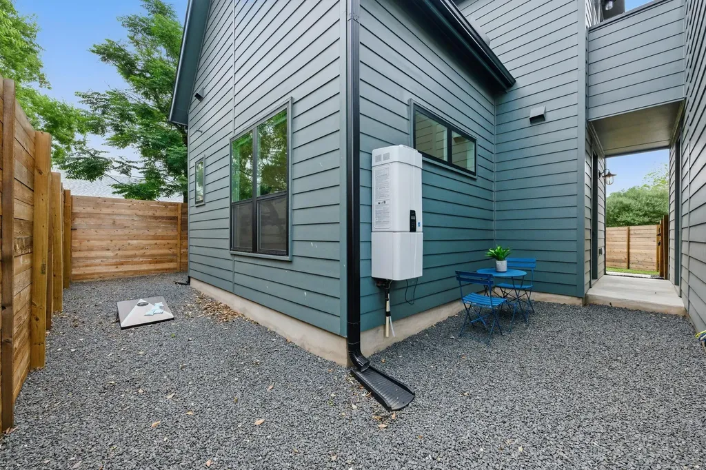 2105 Sl Davis Avenue #2 Austin TX 78702