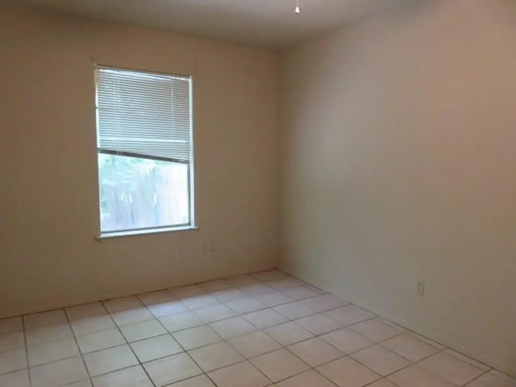 516 Lenora Drive Taylor TX 76574