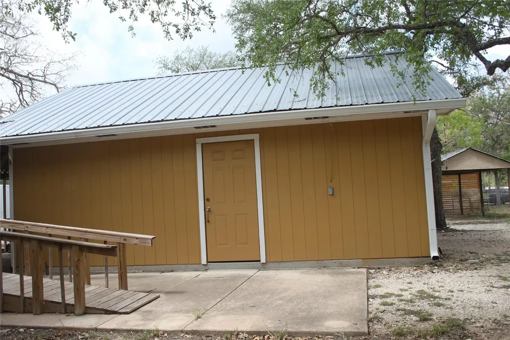 936 Fm 1185 Lockhart TX 78644