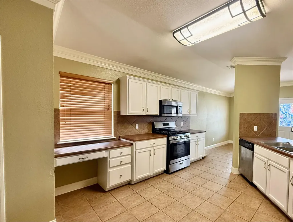 12820 Waynespur Lane Elgin TX 78621