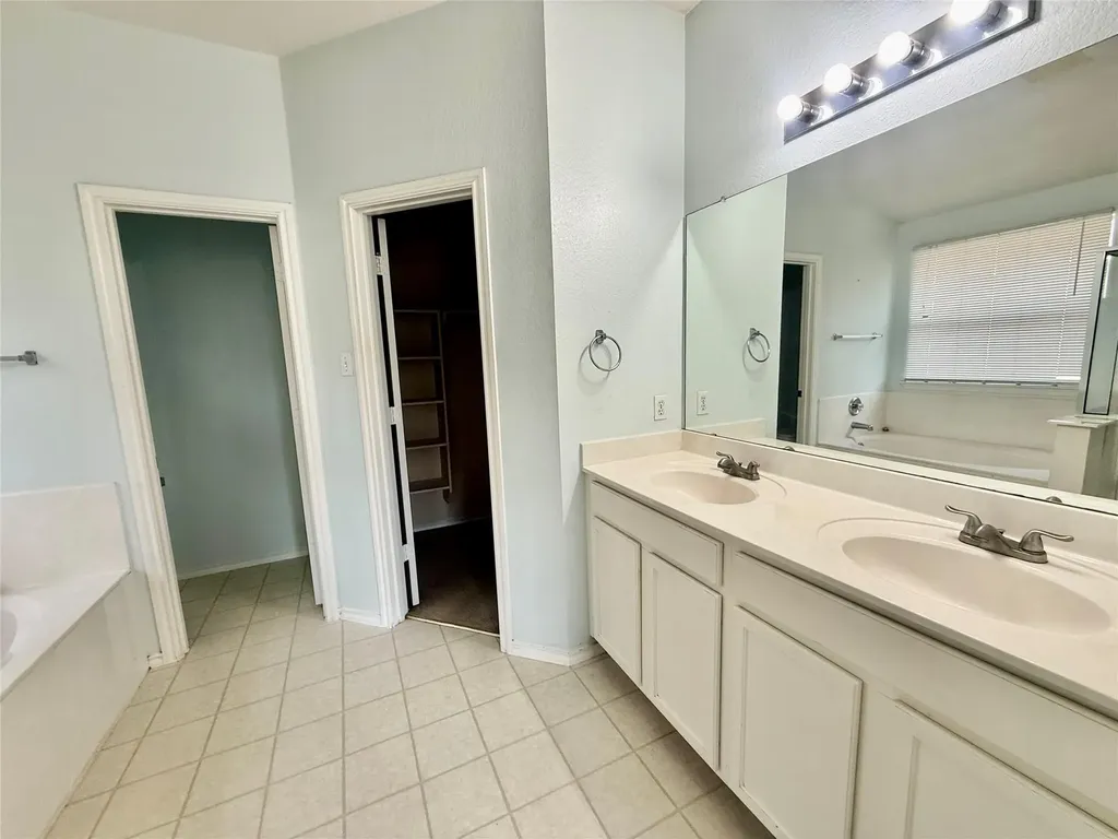 12820 Waynespur Lane Elgin TX 78621