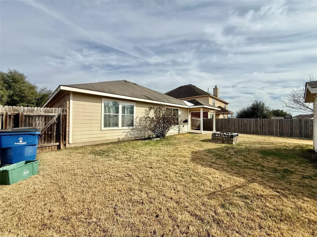 12820 Waynespur Lane Elgin TX 78621