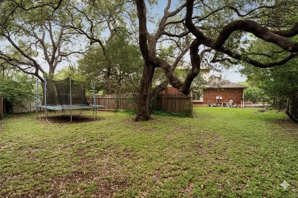 5800 Anselm Court Austin TX 78739