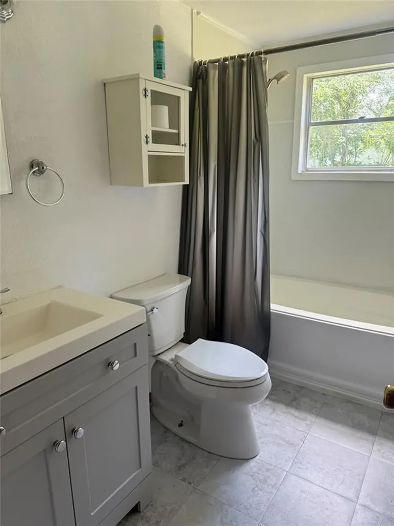 1825 E Pierce Street Luling TX 78648
