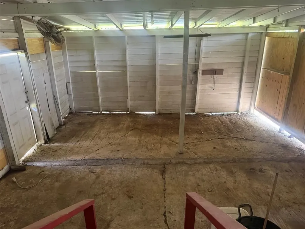 1825 E Pierce Street Luling TX 78648
