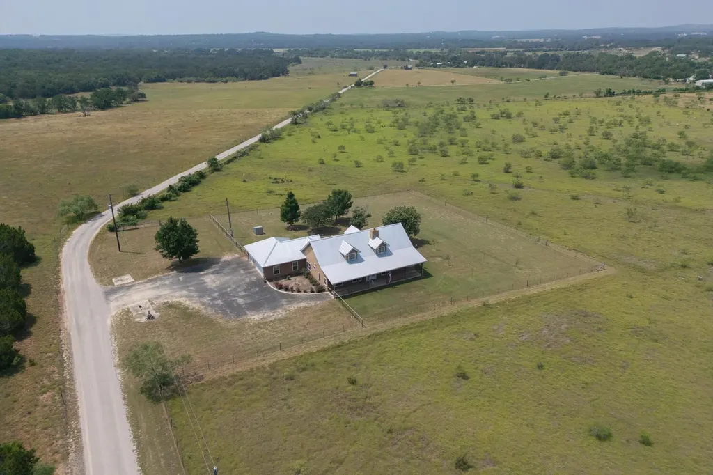 192 Indian Oaks Pass Blanco TX 78606