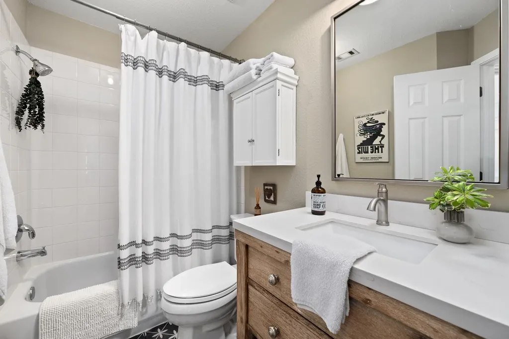 13315 Country Lake Drive Austin TX 78732
