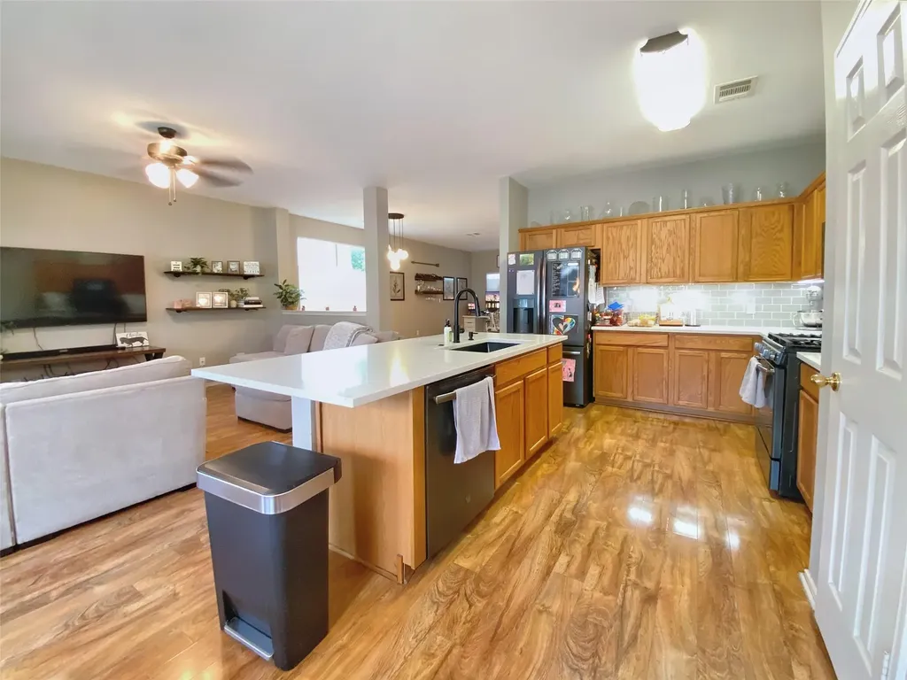 701 Sampson Kyle TX 78640