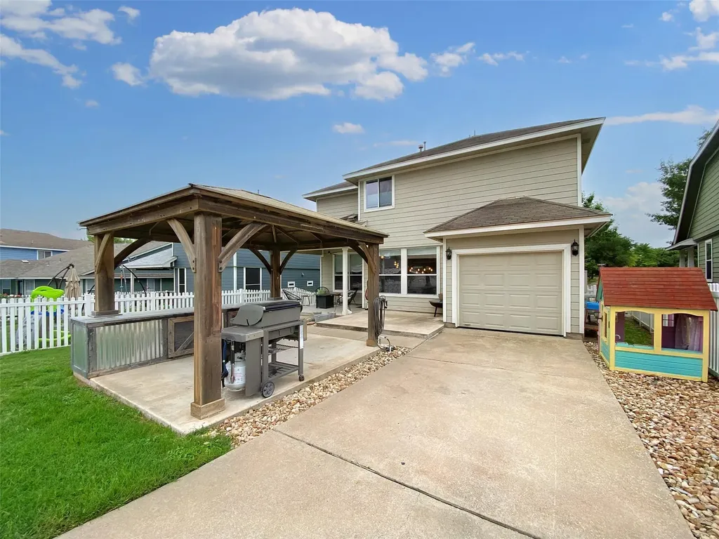 701 Sampson Kyle TX 78640