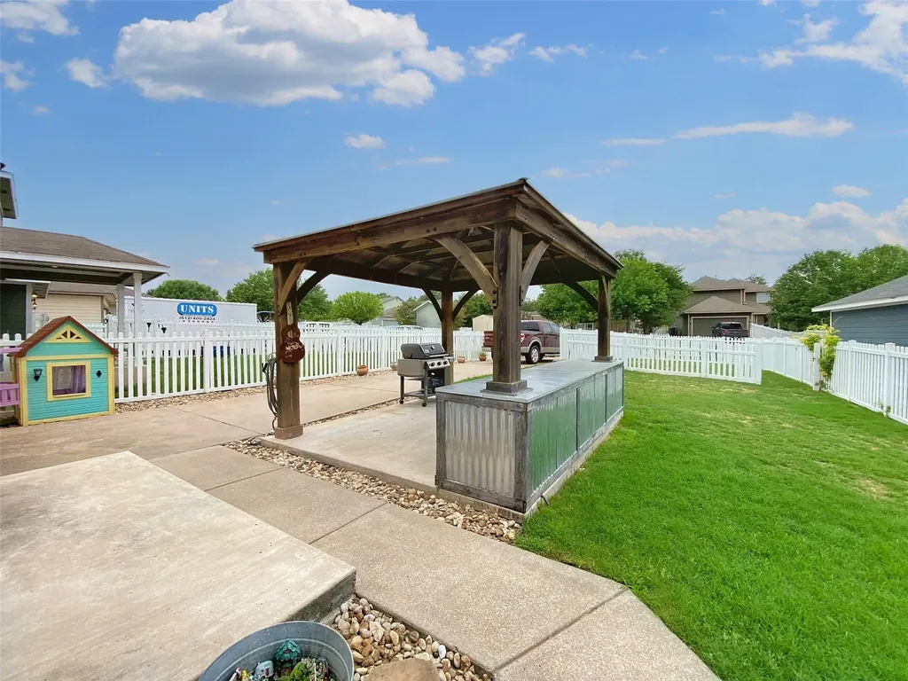 701 Sampson Kyle TX 78640