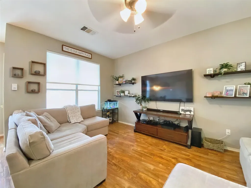 701 Sampson Kyle TX 78640