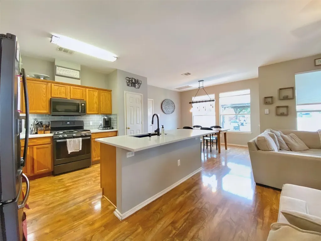 701 Sampson Kyle TX 78640