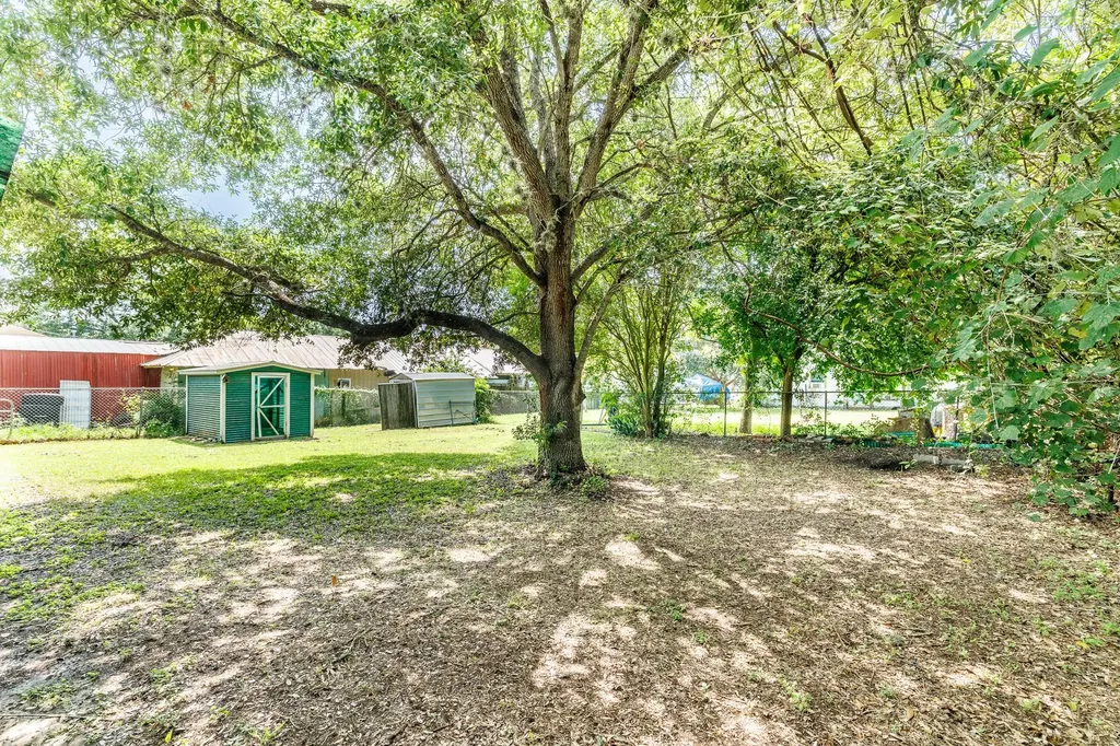 116 E Wallace Street Gonzales TX 78629