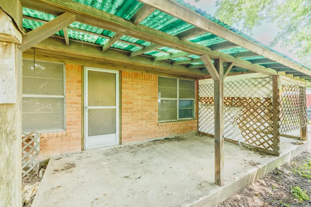 116 E Wallace Street Gonzales TX 78629