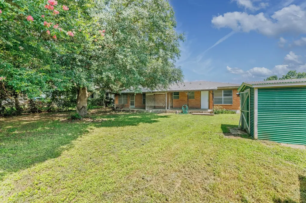116 E Wallace Street Gonzales TX 78629