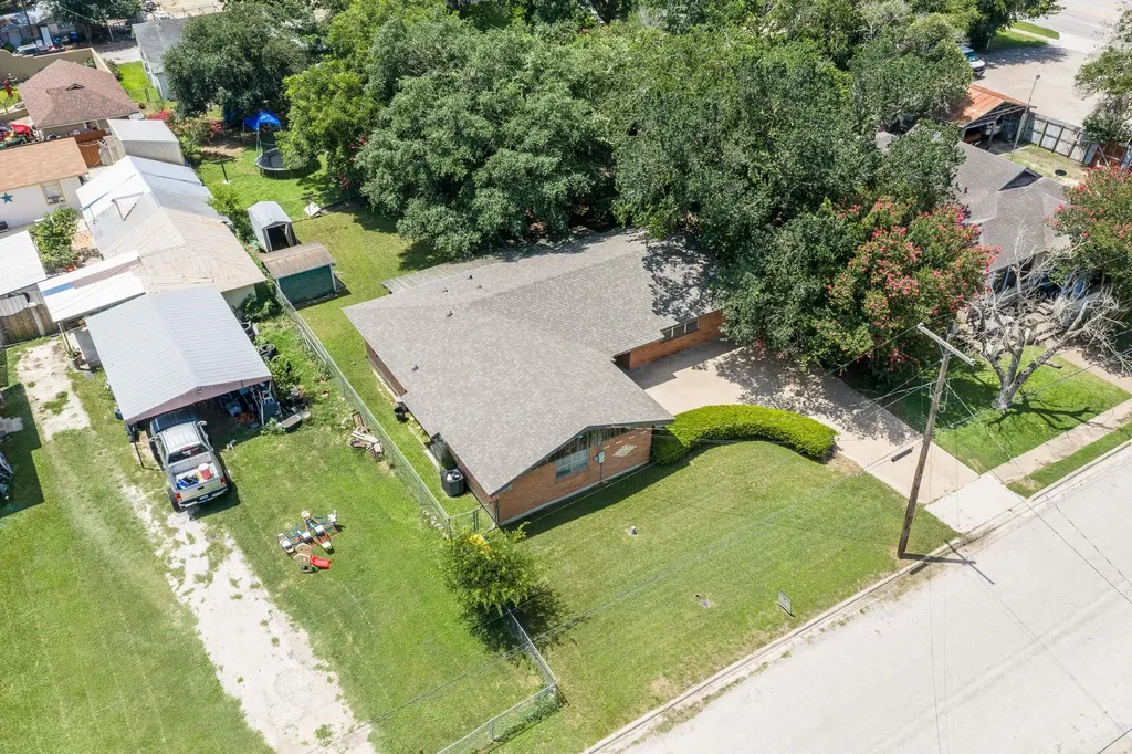 116 E Wallace Street Gonzales TX 78629