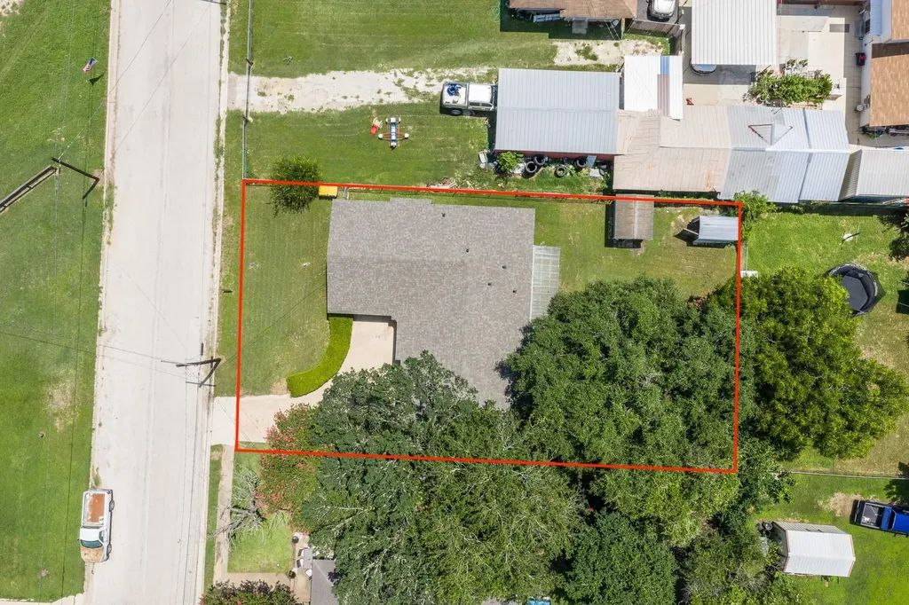 116 E Wallace Street Gonzales TX 78629