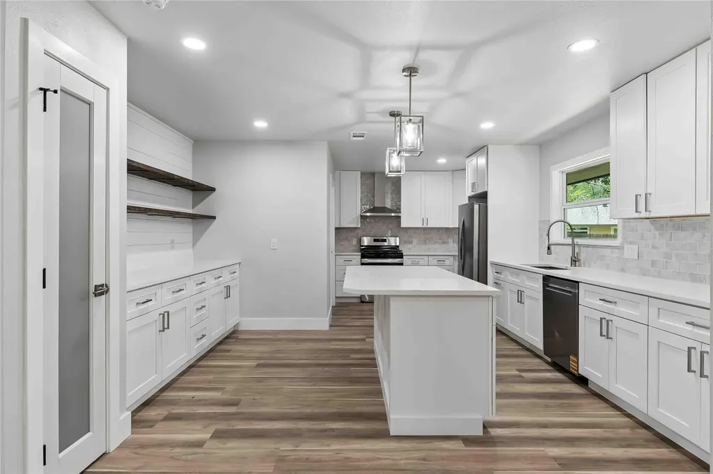 2306 Standish Drive Austin TX 78745