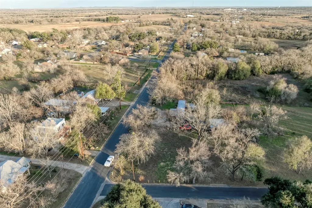Lot 1 E Alamo Street Elgin TX 78621