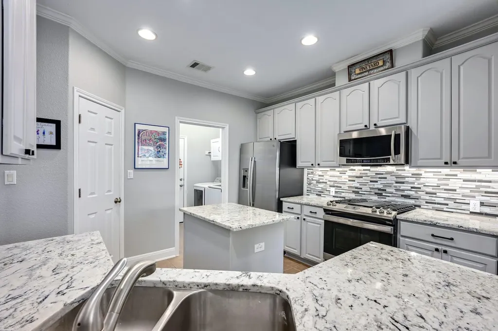 208 Aria Ridge Austin TX 78738