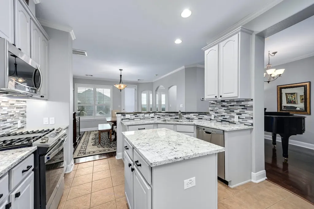 208 Aria Ridge Austin TX 78738