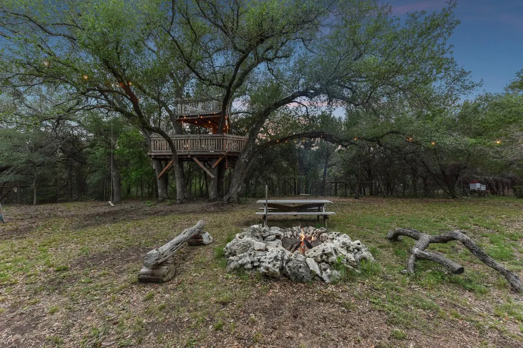 9004 Tara Lane Austin TX 78737