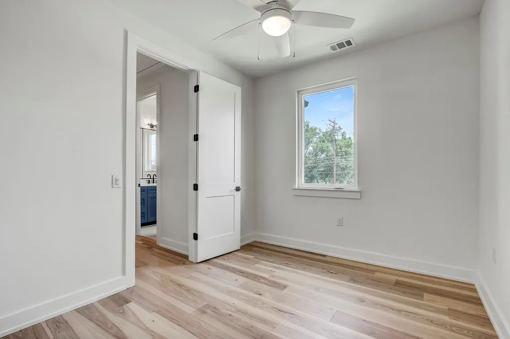 4127 E 12th Street Austin TX 78721