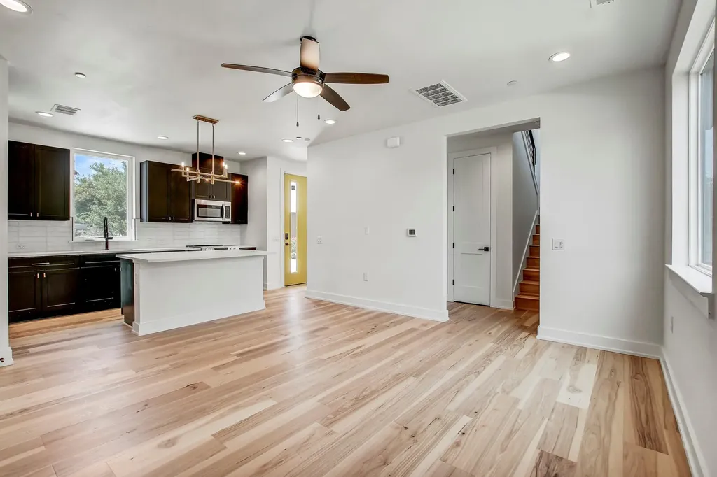4127 E 12th Street Austin TX 78721